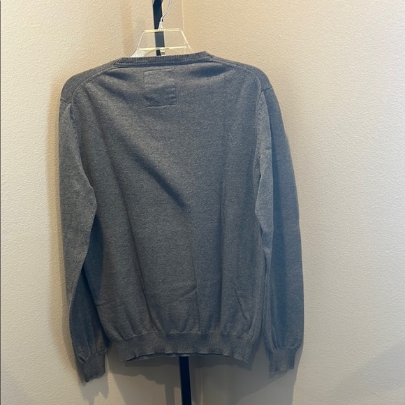 H&M Gray V-Neck Sweater Classic Knit - Picture 3 of 3